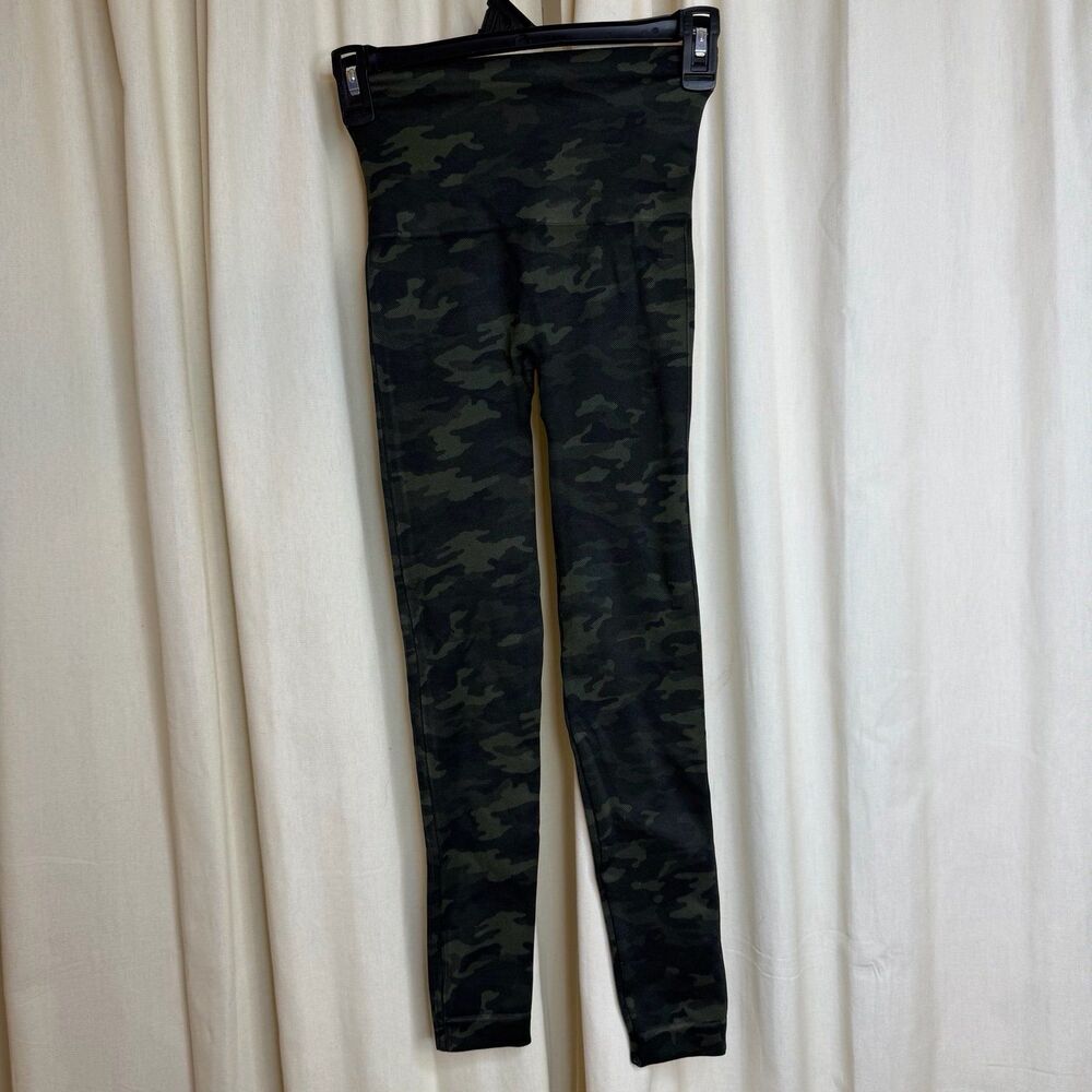 Spanx Seamless Camo Leggings in Color Green SZ XS - Picture 2 of 5